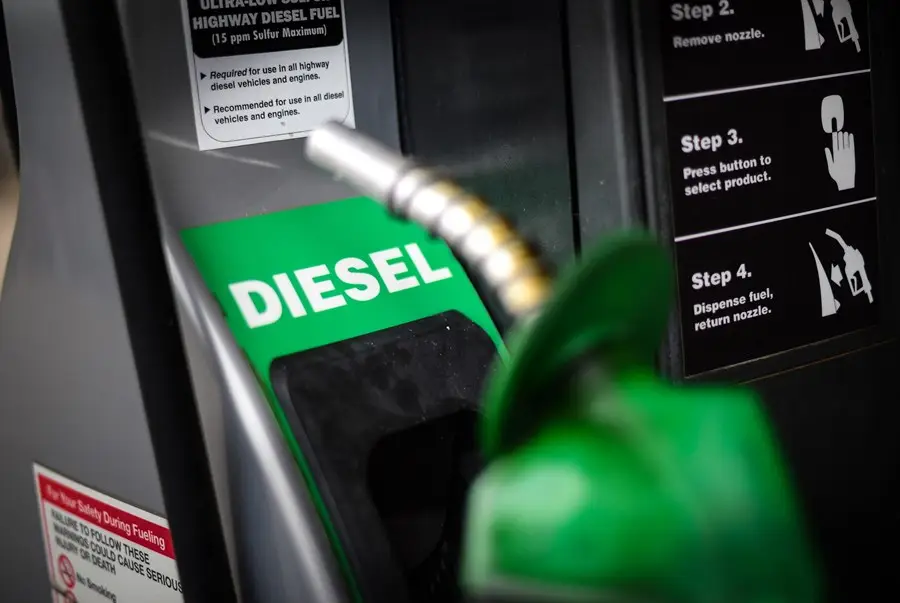 Diesel caro pressiona setor e ameaça abastecimento em SC, alerta presidente da Fetrancesc - Rádio Araranguá FM 95.5