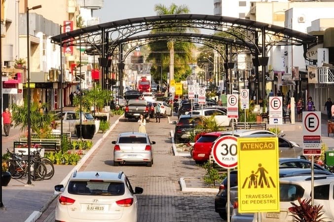 Comércio de Araranguá terá Sábado Mais neste dia 14 com lojas abertas até às 17h - Rádio Araranguá FM 95.5