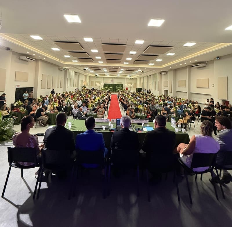 Câmara de Vereadores de Araranguá promove 24ª edição do Troféu Alzira Rabelo Elias e homenageia mulheres - Rádio Araranguá FM 95.5