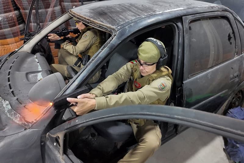 Estado mais seguro do país: parceria com estandes de tiro amplia treinamento policial com armas de fogo - Rádio Araranguá FM 95.5