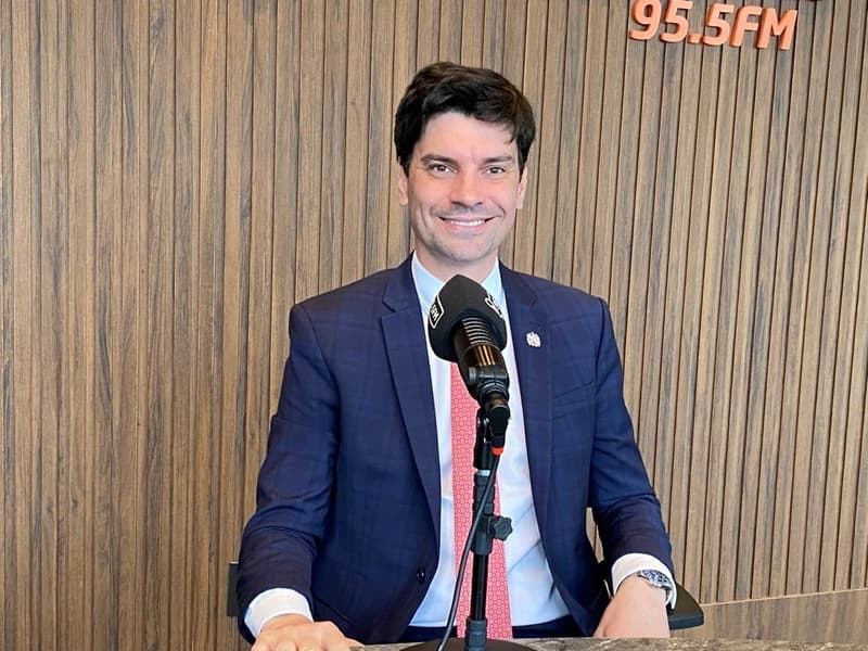 Nome forte da segurança pública catarinense, Ulisses explica, em entrevista, os motivos da sua pré-candidatura para representar o Sul de SC - Rádio Araranguá FM 95.5