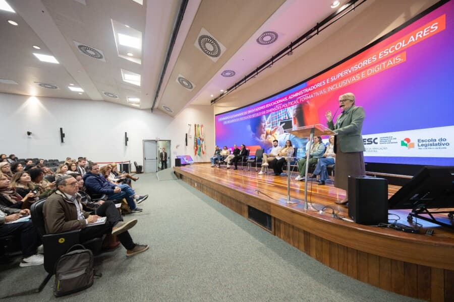 Seminário na Alesc debate desafios e valorização de gestores escolares em Santa Catarina