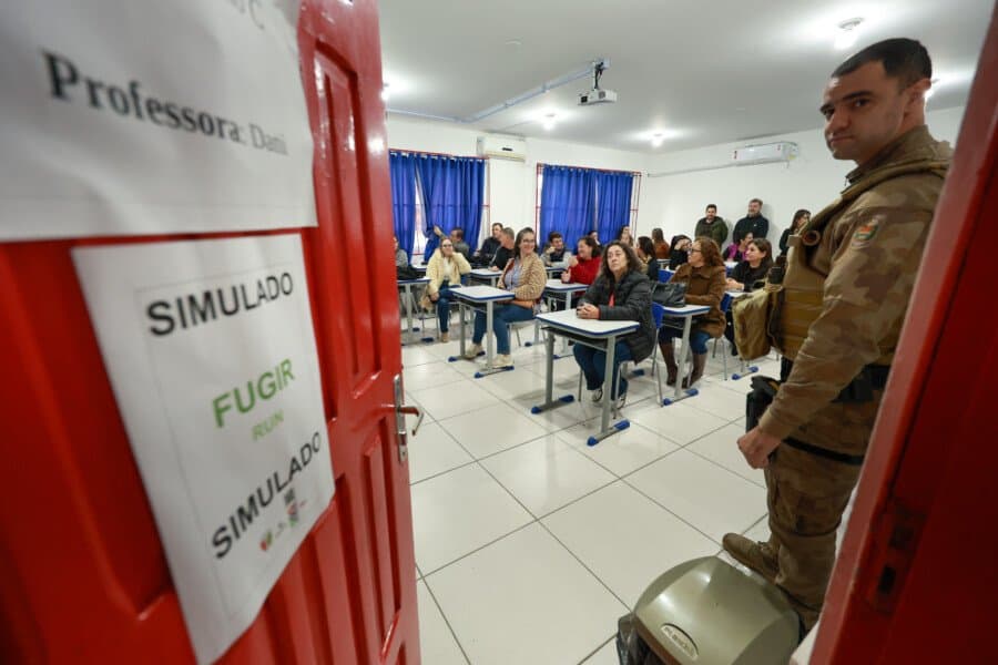 Programa Integra capacita profissionais da educação em segurança escolar em Araranguá